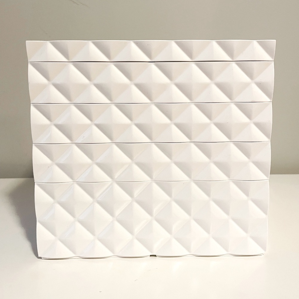 Elegant Minimalist Jewelry Case with 4 Levels